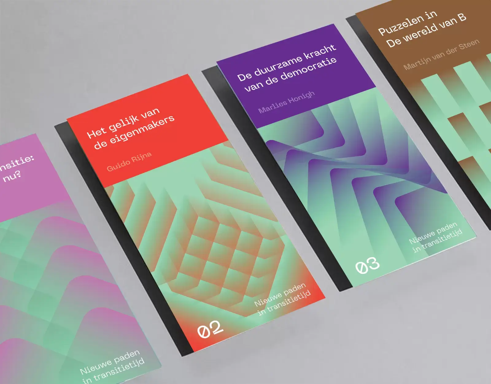 foto met de essay's vormgegeven als boek